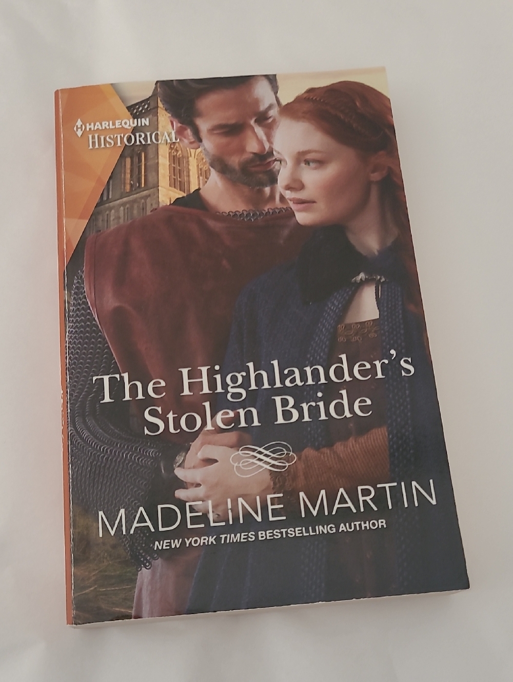 3/$5❤️The Highlander's Stolen Bride by Madeline Martin - Blue & Brown Cover